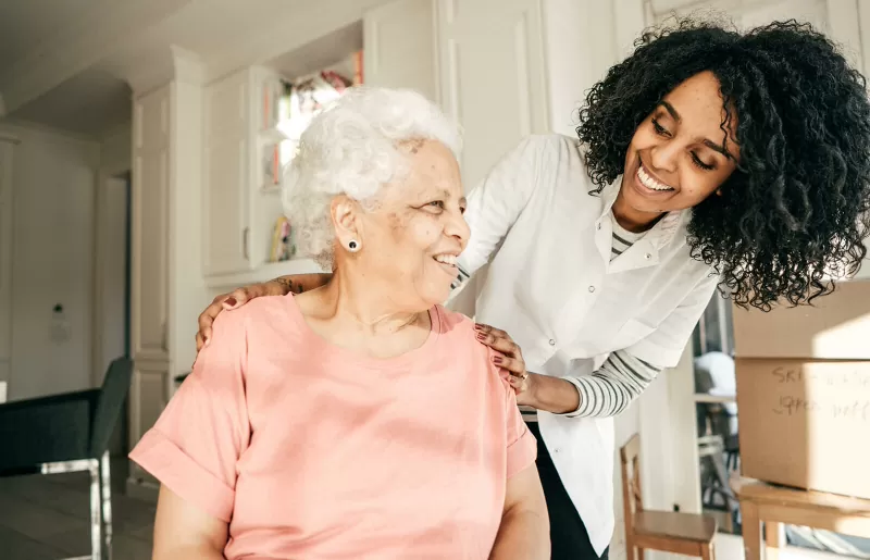 Read more about the article Cuidar personas mayores: consejos para brindar mejor asistencia